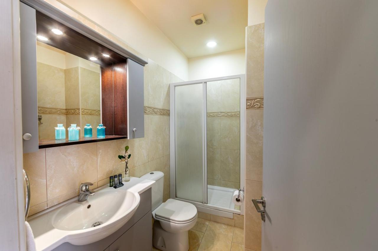 Mackenzie Beachfront Eftyhia Suite Ларнака Екстер'єр фото