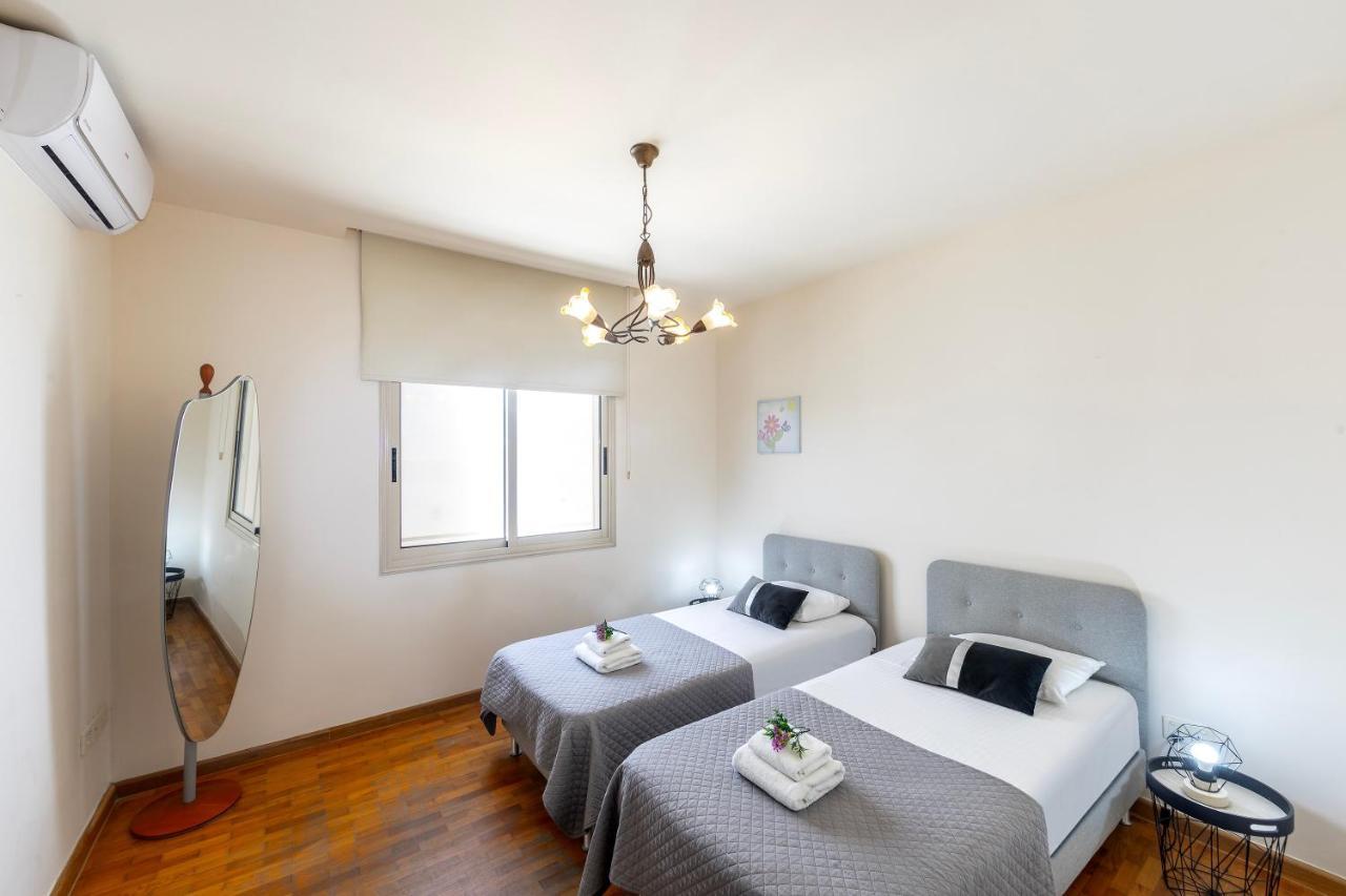 Mackenzie Beachfront Eftyhia Suite Ларнака Екстер'єр фото