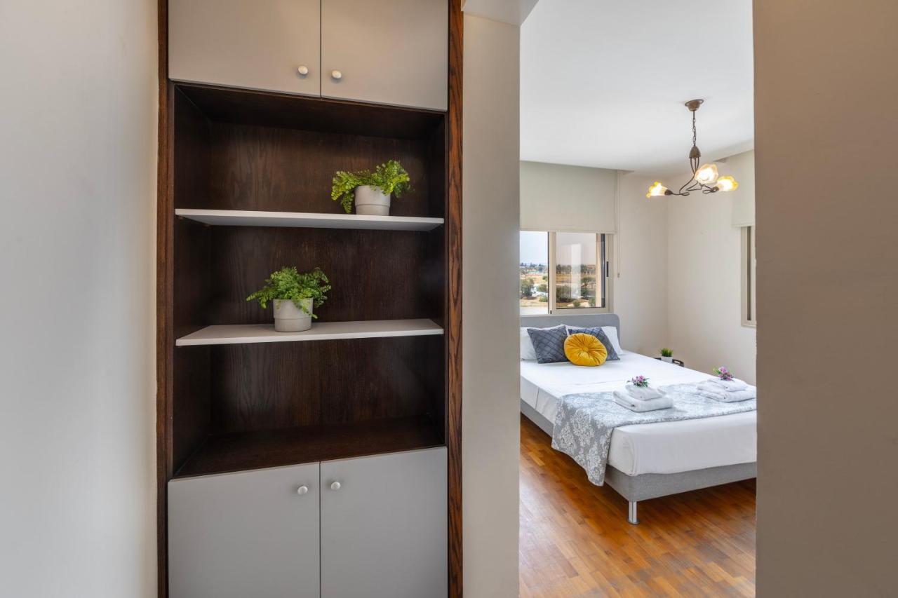 Mackenzie Beachfront Eftyhia Suite Ларнака Екстер'єр фото