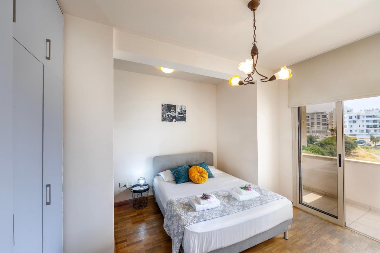 Mackenzie Beachfront Eftyhia Suite Ларнака Екстер'єр фото